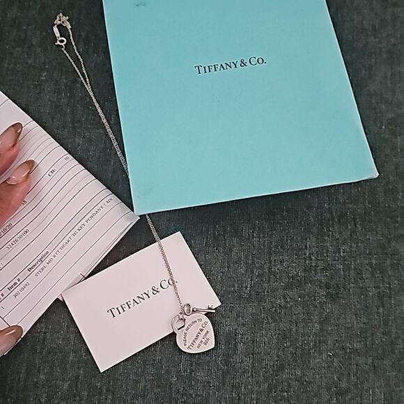 Like new Tiffany Heart Tag Key necklace - Picture 1 of 4